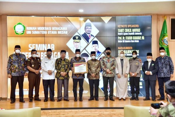  Edy Rahmayadi Terima Penghargaan Tokoh Moderasi Umat Beragama